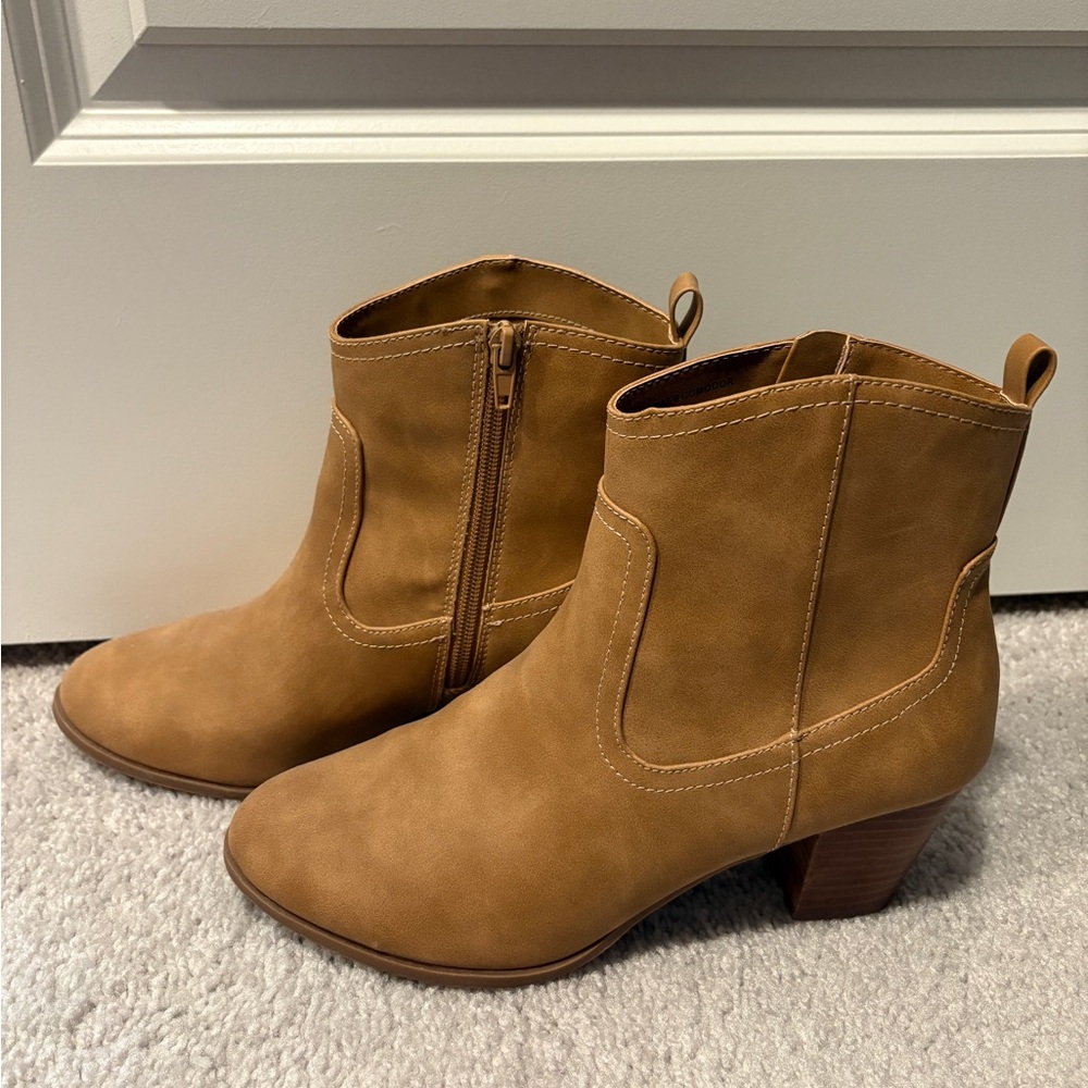DV by Dolce Vita Brown Booties